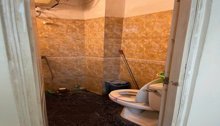 Cho thuê căn hộ 22 Phố Tôn Thất Tùng, 42m2, 2 ngủ chỉ 5.5tr - vào ngay - ở hộ gia đình, nhóm 4n
